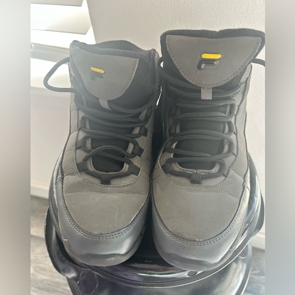 Fila big boy’s Black/Grey color basketball size 6 ,(10-12 years old )